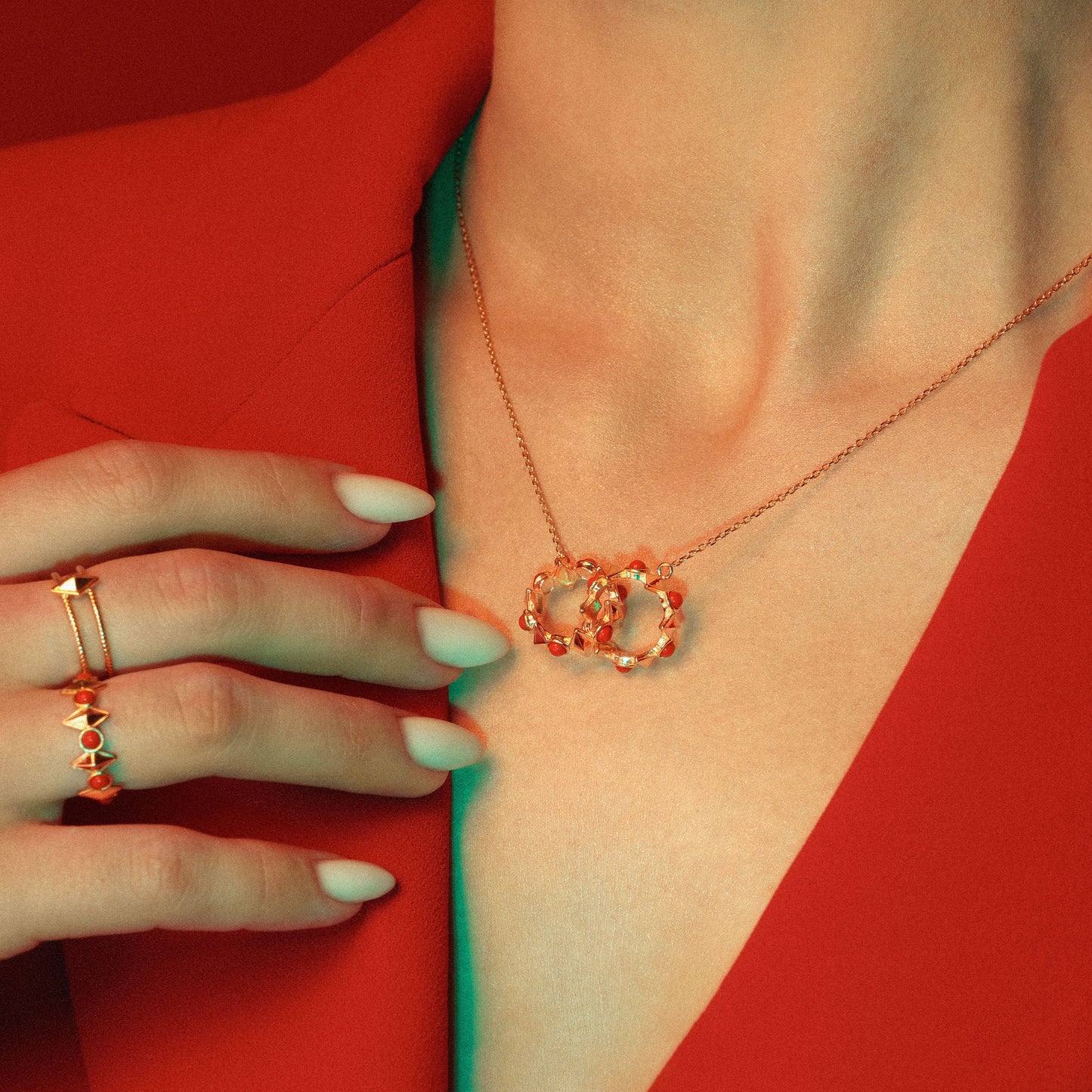 Bareeq Loop Pendant Necklace