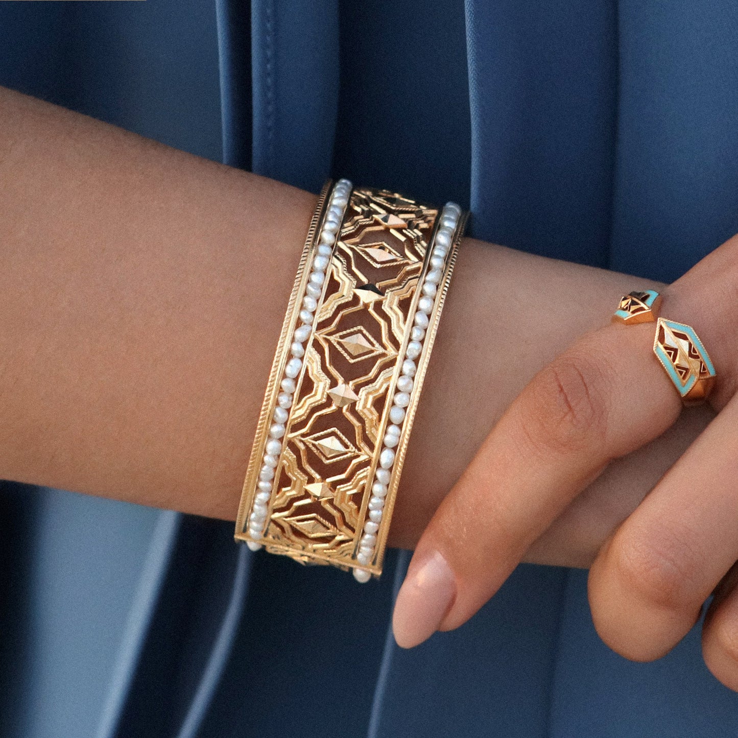 Marsa Pearl Bangle